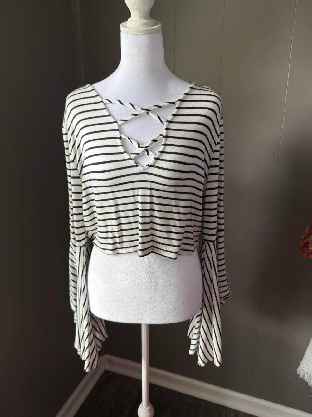 Striped Crisscross V-Neck Crop Top - Cream & Black